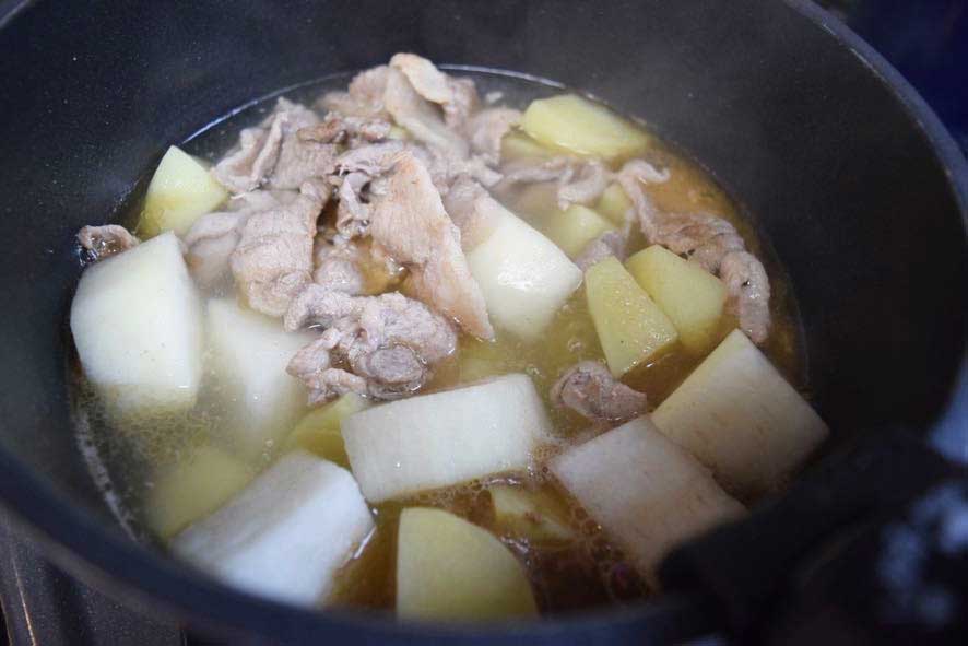 大根とじゃがいもの煮物