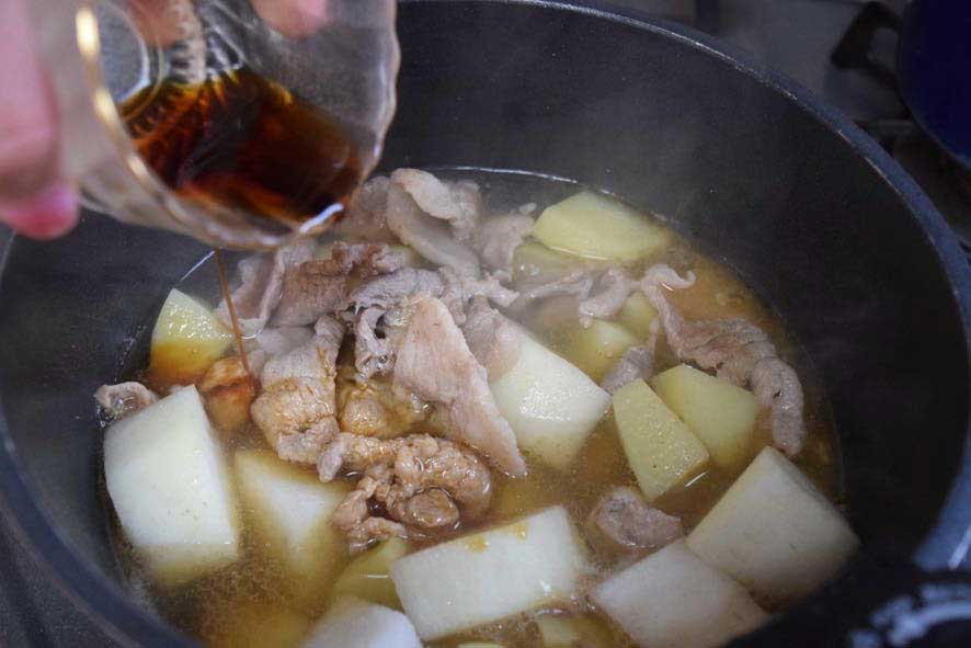 大根とじゃがいもの煮物